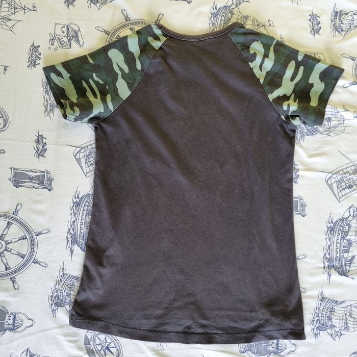 Продавам блузи с къс ръкав и син детски анцунг