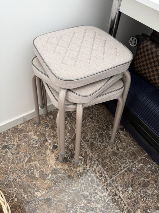 Стол и 4 стула за 35000 тг