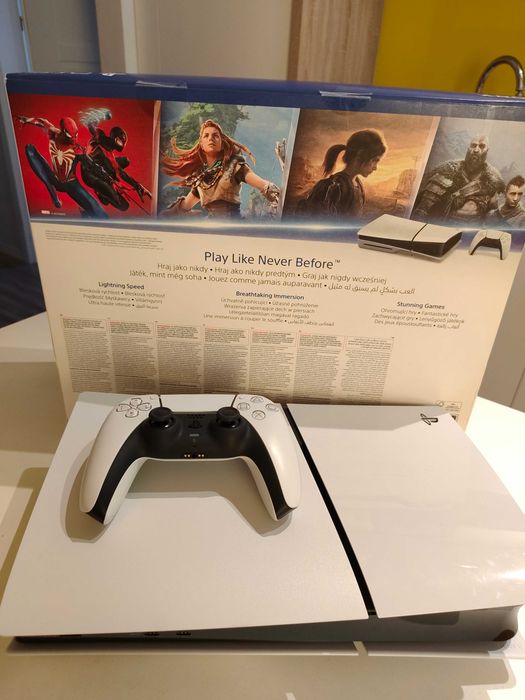 Consola PlayStation 5 (PS5) Slim, 1TB SSD, D-Chassis