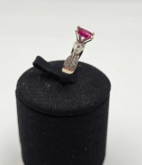 Inel Aur 18K cu Diamante si Rubin