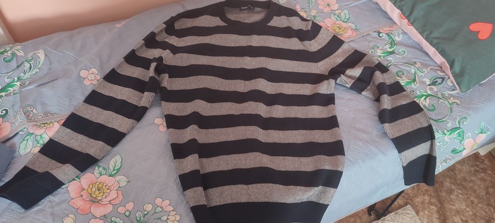 Кофты новые продам