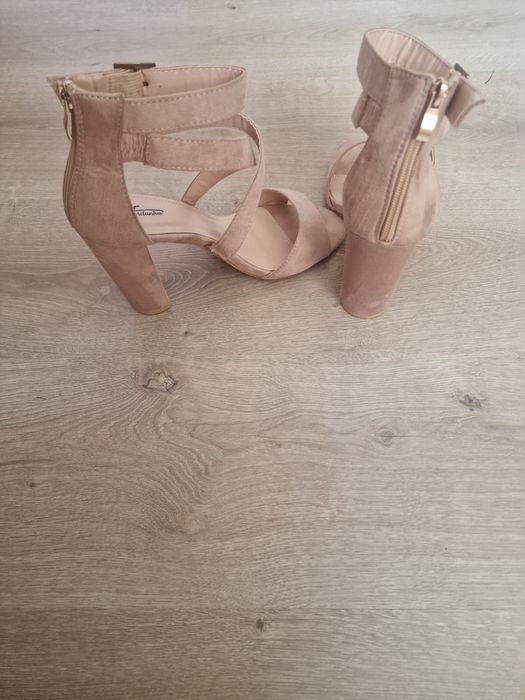 Sandale bej ca si  noi