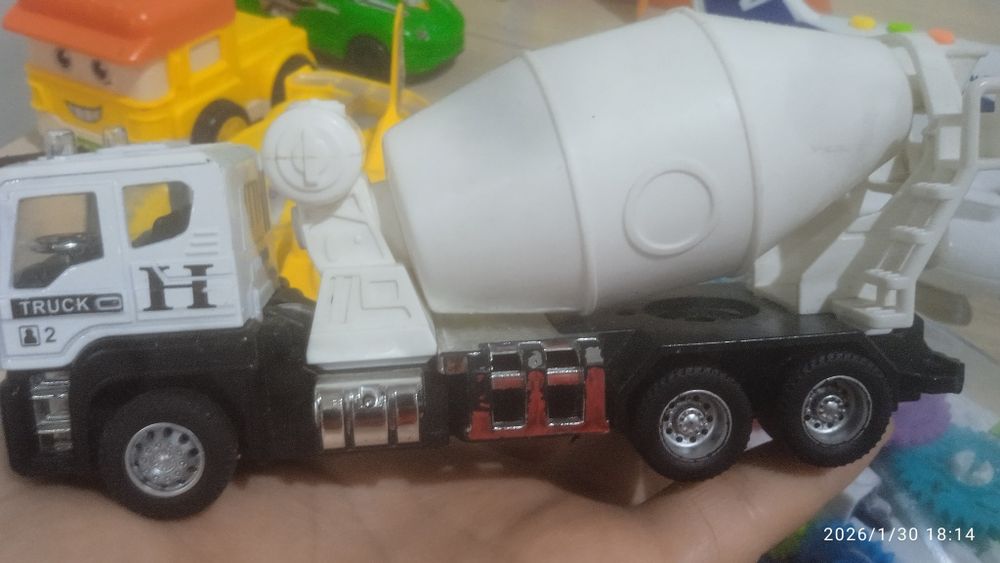 Продам пакет машинок (30шт)