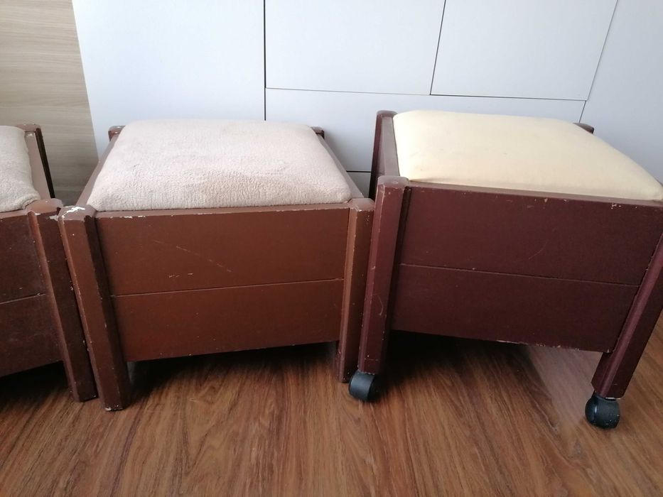 Дървена холна маса+3бр табуретки