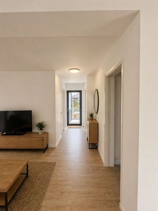 Inchiriez casa nou construita