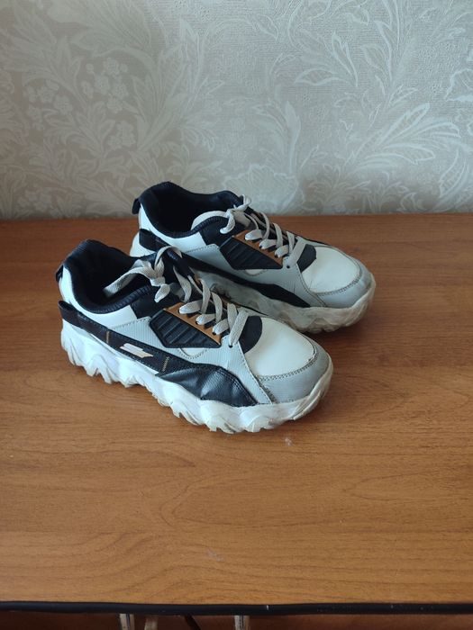 Продам кроссовки 35 размер