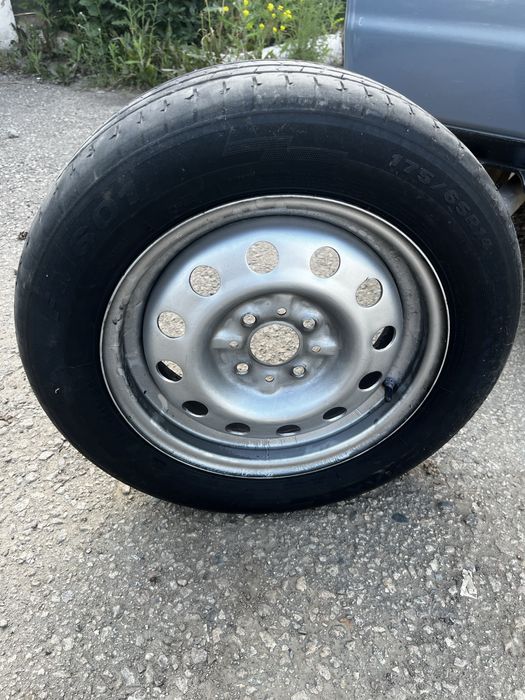 Комплект шин со штампами, раздельно не продаю. 175/65 R14,толькоЗвонки