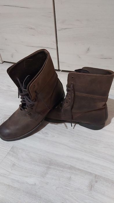 Vând ghete din piele