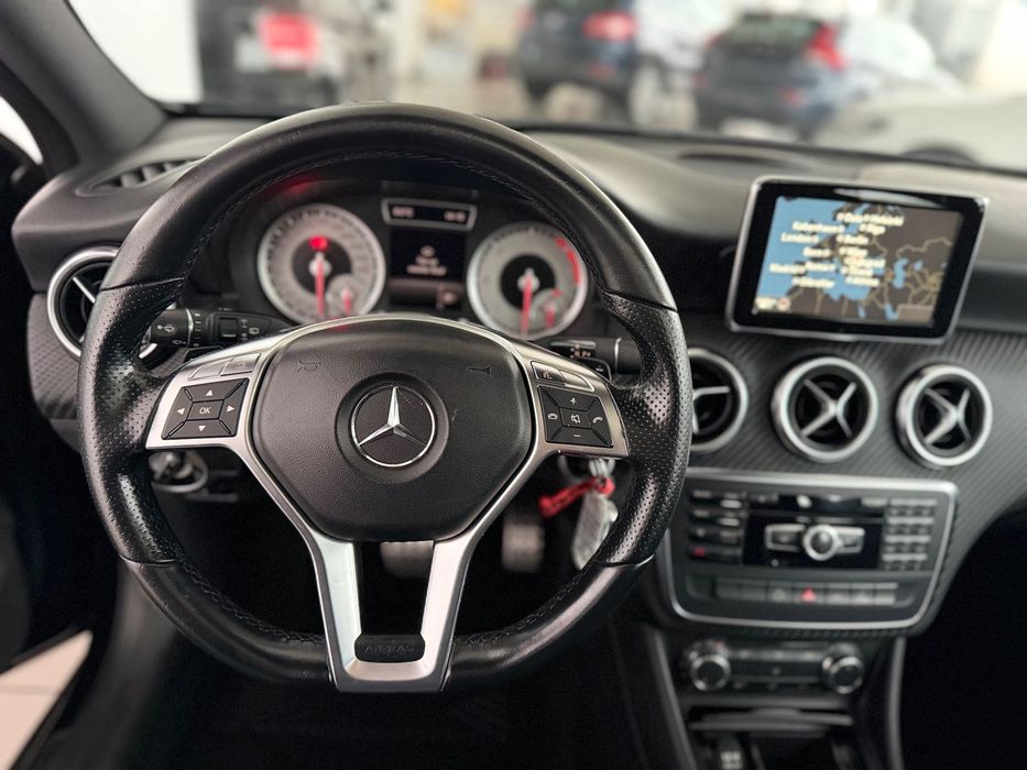 Mercedes-Benz A 180 Garantie 1 an motor si cutie de viteze/ AMG Line/ Panoramic