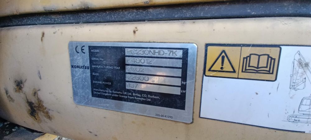 Dezmembrez Komatsu PC 200 PC 210 PC 230