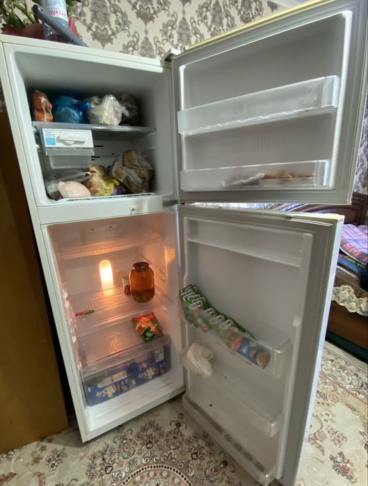 Холодильник LG. .