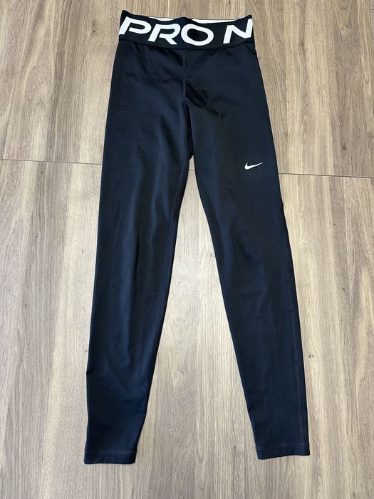 100% Оригинален!! Дамски комплект Nike Pro сет бюстие клин