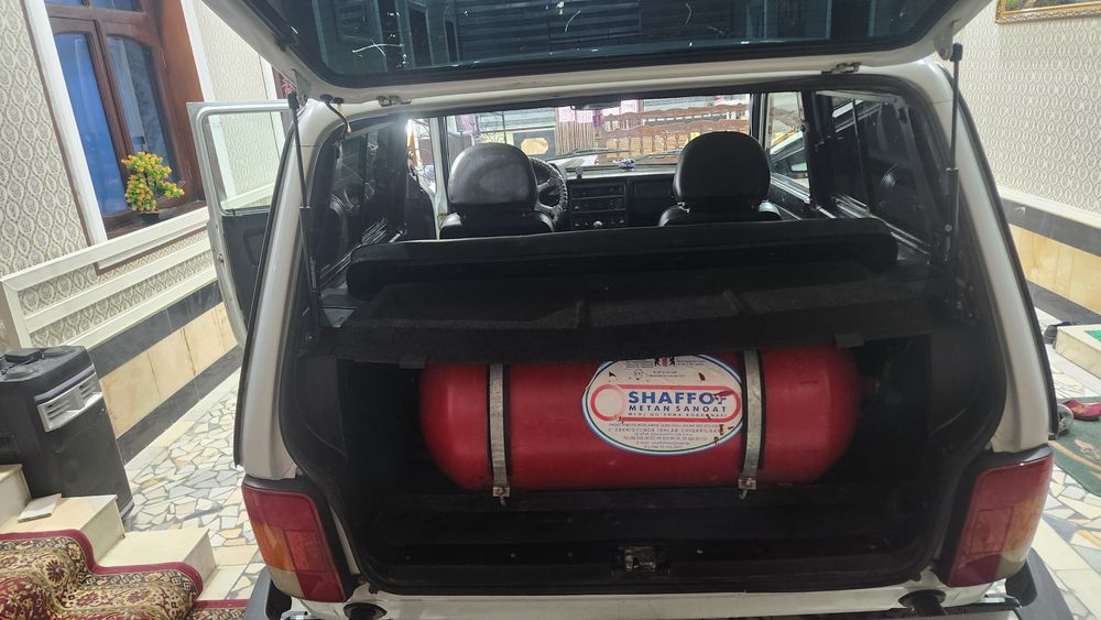 Нива автомашинаси сотилади