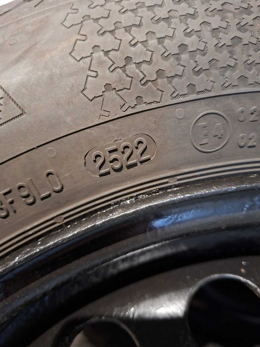 VAND 4 ROTI cu cauciucuri de iarna   +1 ROATA cu cauciuc de vara