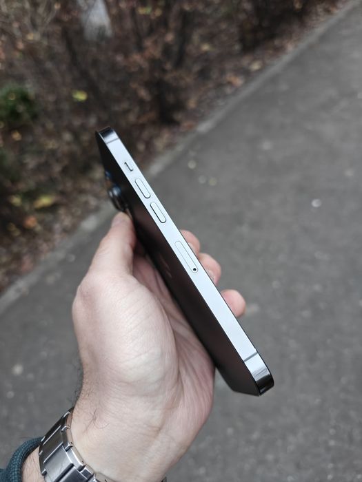 V/S iPhone 13 Pro - ca NOU