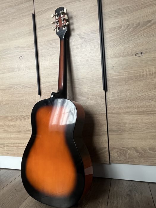 Акустическая гитара