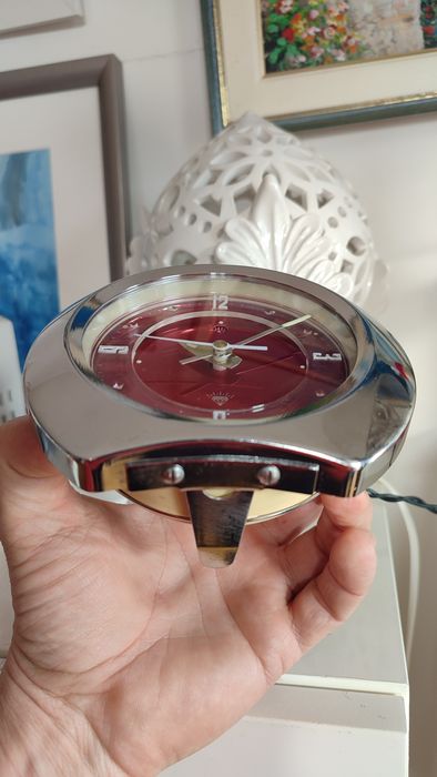 Стар часовник будилник отличен