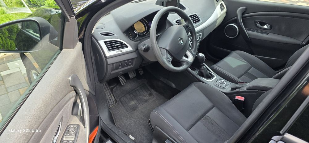 PROPRIETAR Megane 3  1.5 dci 110 cp XENON  Navi