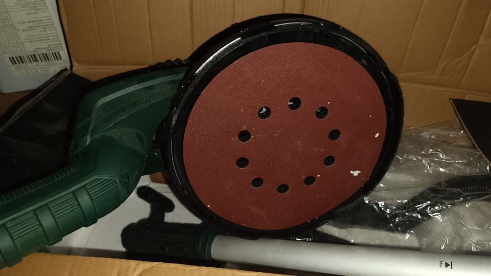 Vând girafă pentru șlefuit,circular de mână cu acumulator