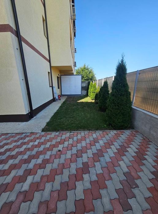 Persoana fizica inchiriez apartament 3 camere + curte