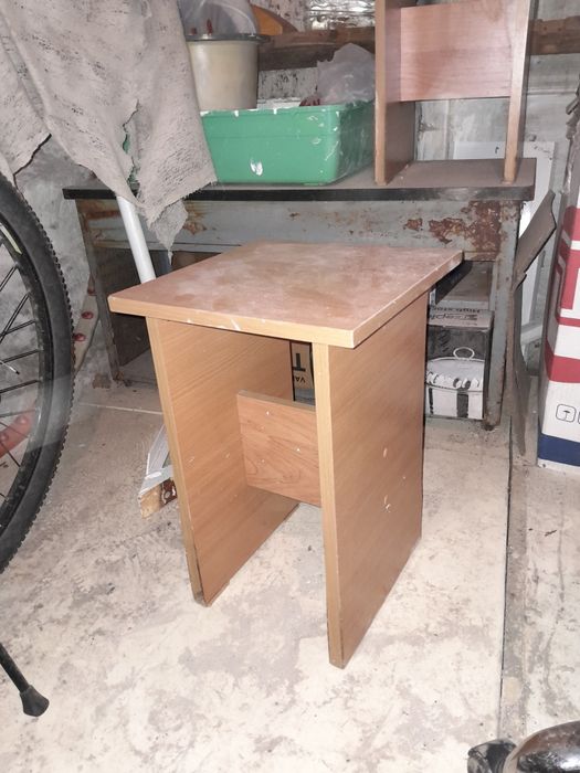 Табуретки и кресло