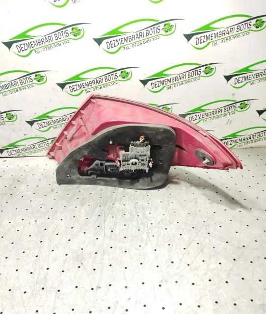 Lampa / Tripla stop stanga pe aripa Mercedes-Benz C-Class 2008
