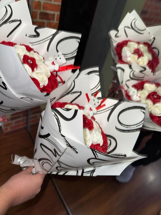 buchete trandafiri sapun cadou perfect stitch roz rosu albastru