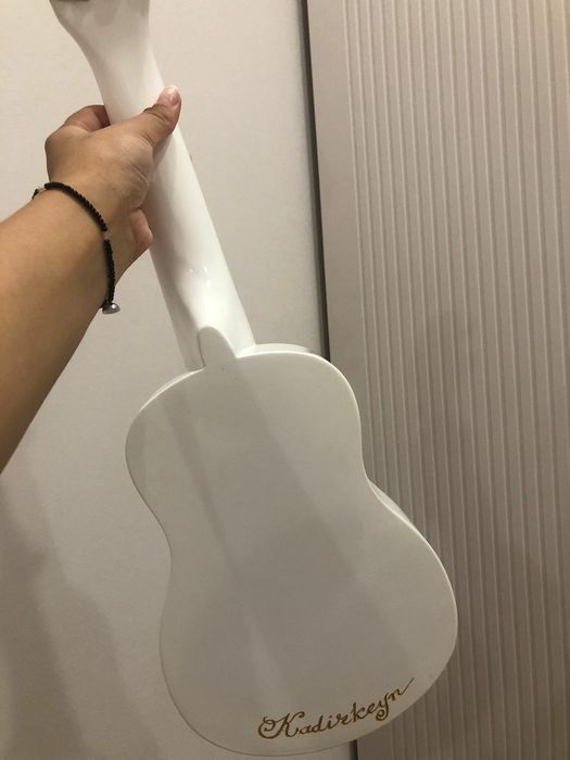 Укулеле музыкальный инструмент