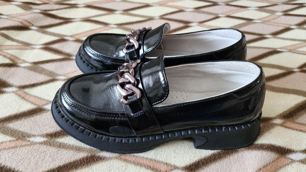 Продам лакированные туфли 38 размер