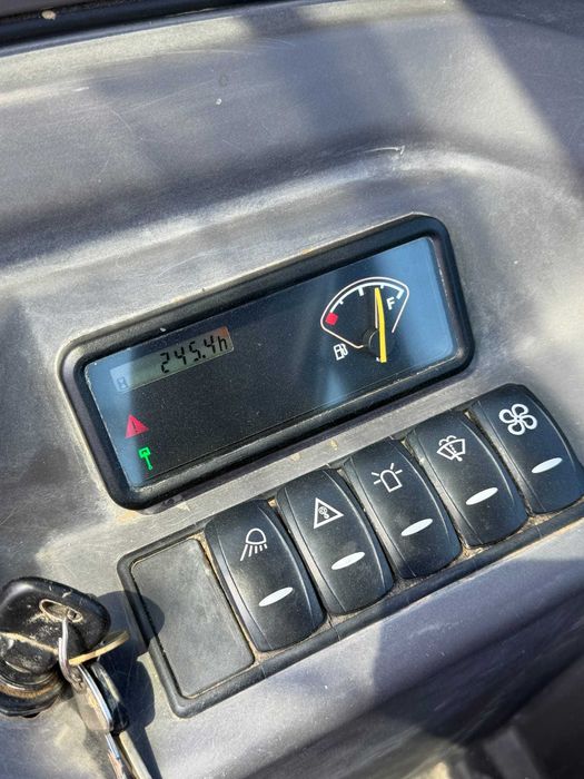 Vand miniexcavator VOLVO EXR252D cu accesorii si remorca transport