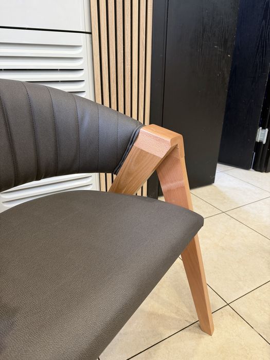 Дървени Масивни столове