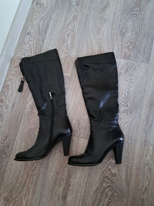 Продам  демисезонные сапоги в отличном состоянии.