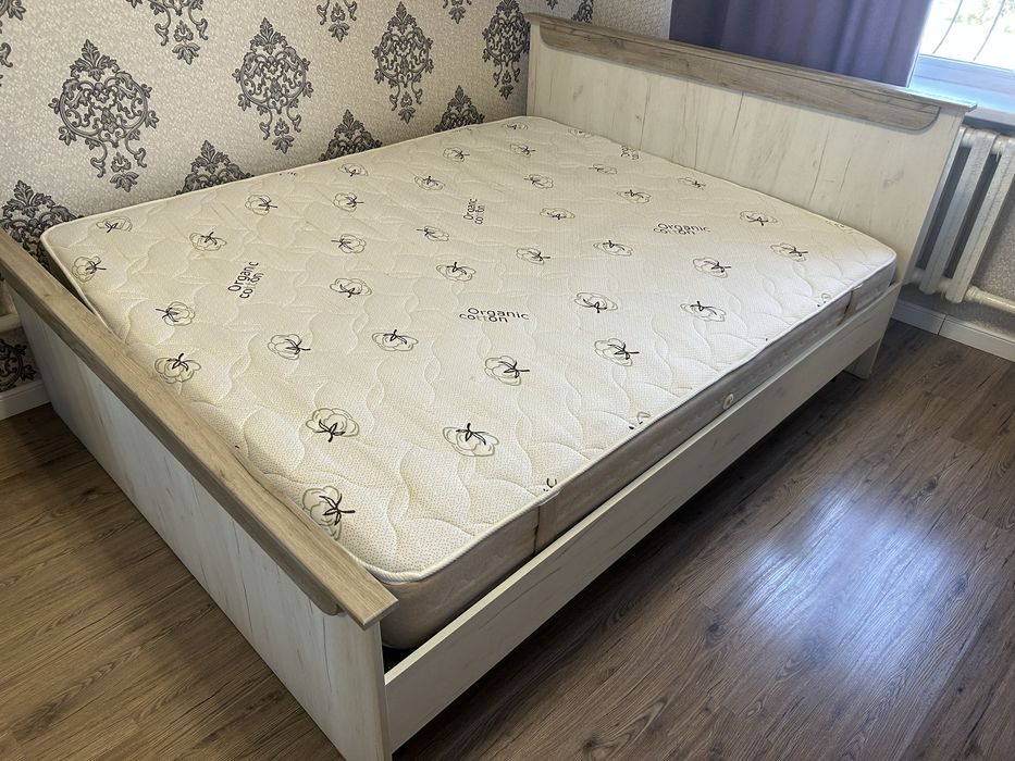 Кровать двуспальная 200 см х 160 см