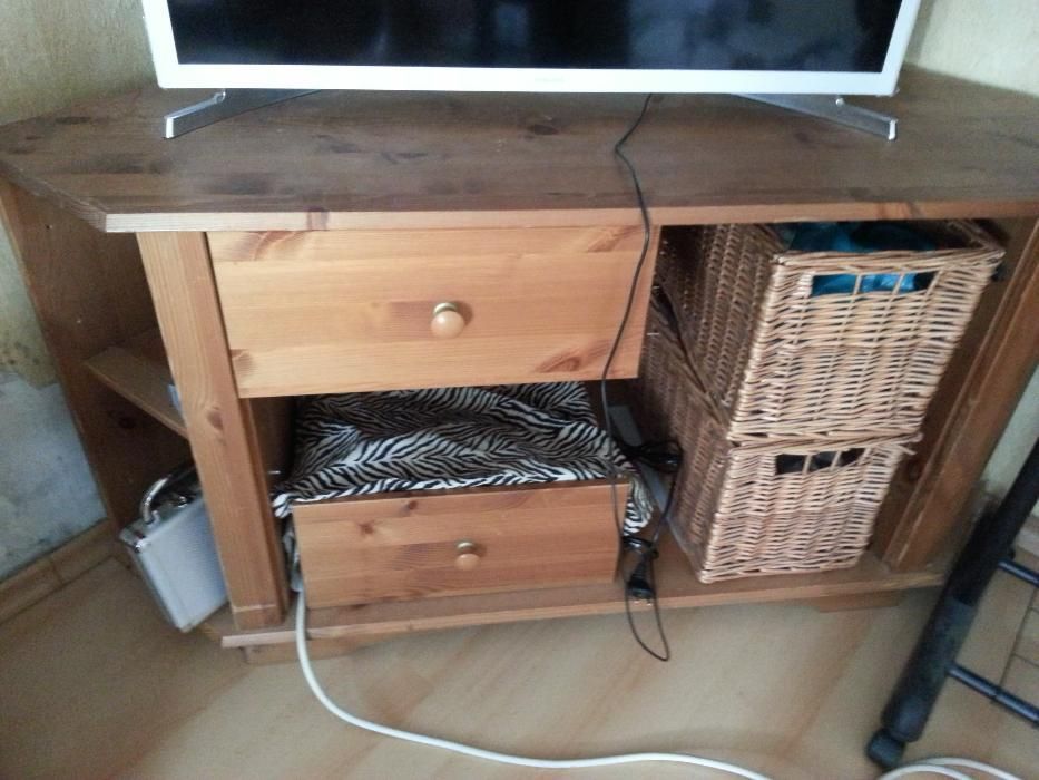 Ъглова  маса с чекмеджета