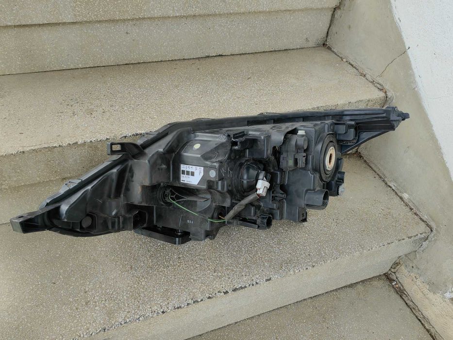 Фар Nissan Qashqai Десен / Фар Нисан Кашкай Халогенен с LED Оригинален