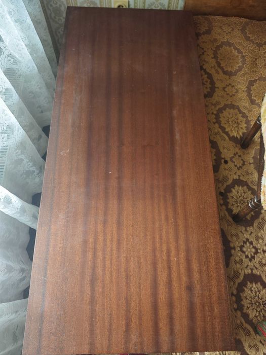 Маса от дърво масив