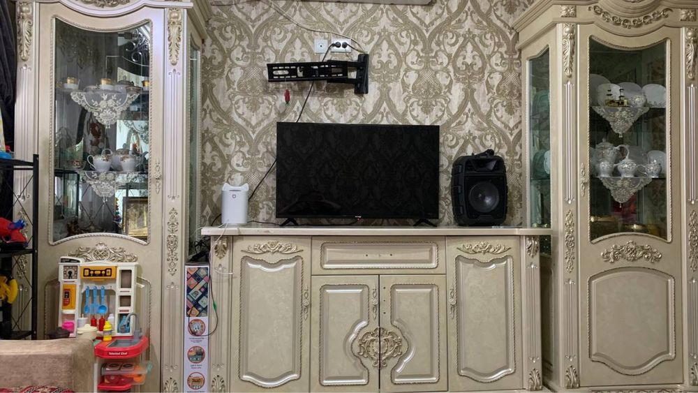 Мебел пенал камод