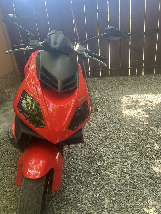 Vand /Schimb Scuter Derbi-Piaggio