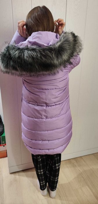 Продам зимнюю куртку для девочки