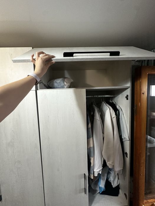 Продам шкаф 3 секции.