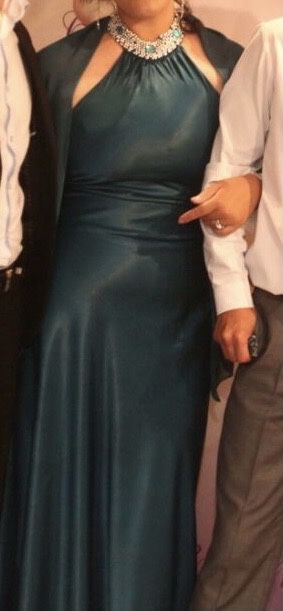 Шикарное вечернее платье