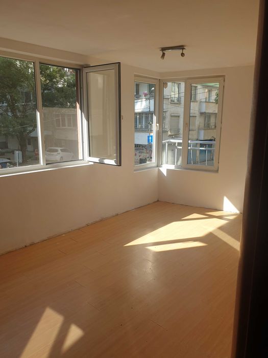 Продава се Тристаен апартамент в София, Белите брези - 81 кв.м за 3500 €/кв.м - Снимка #2