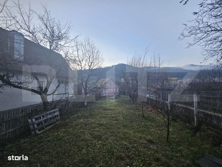 Casa cu 2 camere si anexe, zona centralǎ, Campeni