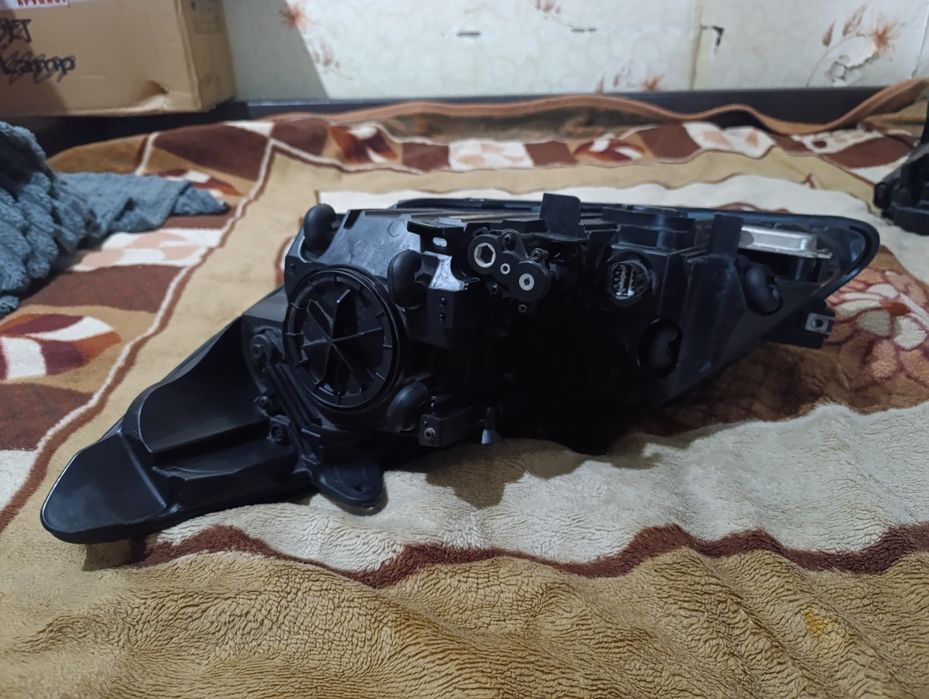 Фара на хундай genesis