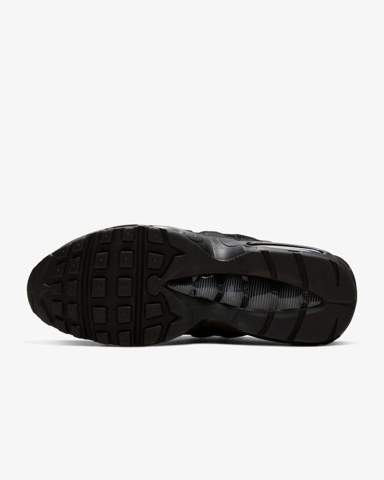 ЛЯТНА РАЗПРОДАЖБА! Nike 95 Essential "Triple Black" / Outlet / 40 - 45 НОМЕР