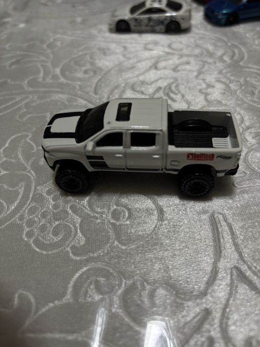 Машина хот вилс.