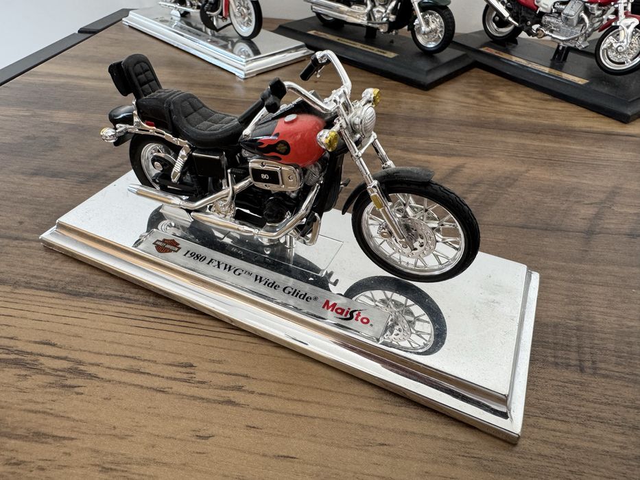 Макети мотори Maisto