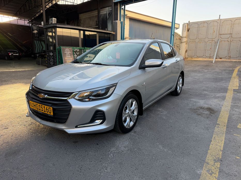 Chevrolet Onix Premier 2023 года.