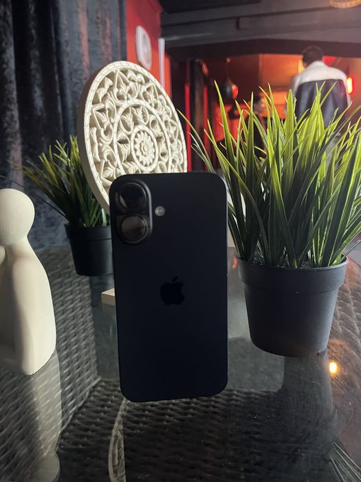 Айфон 16 на гарантии