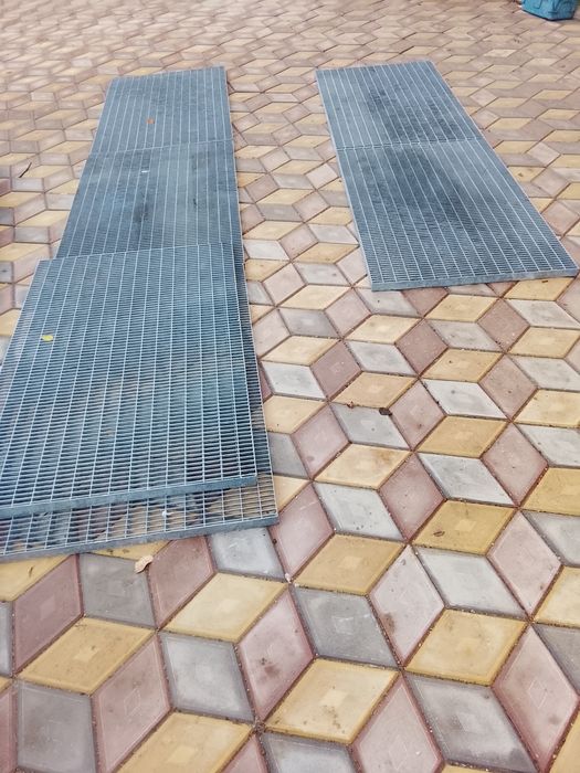 Vindem grătare zincată și trepte pentru scări și pentru spălătorie aut